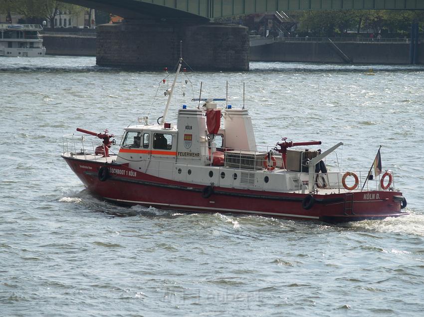 Uebungsfahrt Loeschboot und Ursula P57.JPG